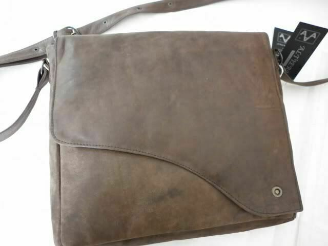 MEN'S CROSSBODY BAG IN GENUINE NABUCATA LEATHER, MOD: LUCAS NUBUCK