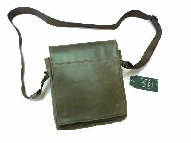 M&Auml;NNERKREUZTASCHE AUS ECHTEM LEDER, MOD: YORK MINI-NUBUCK