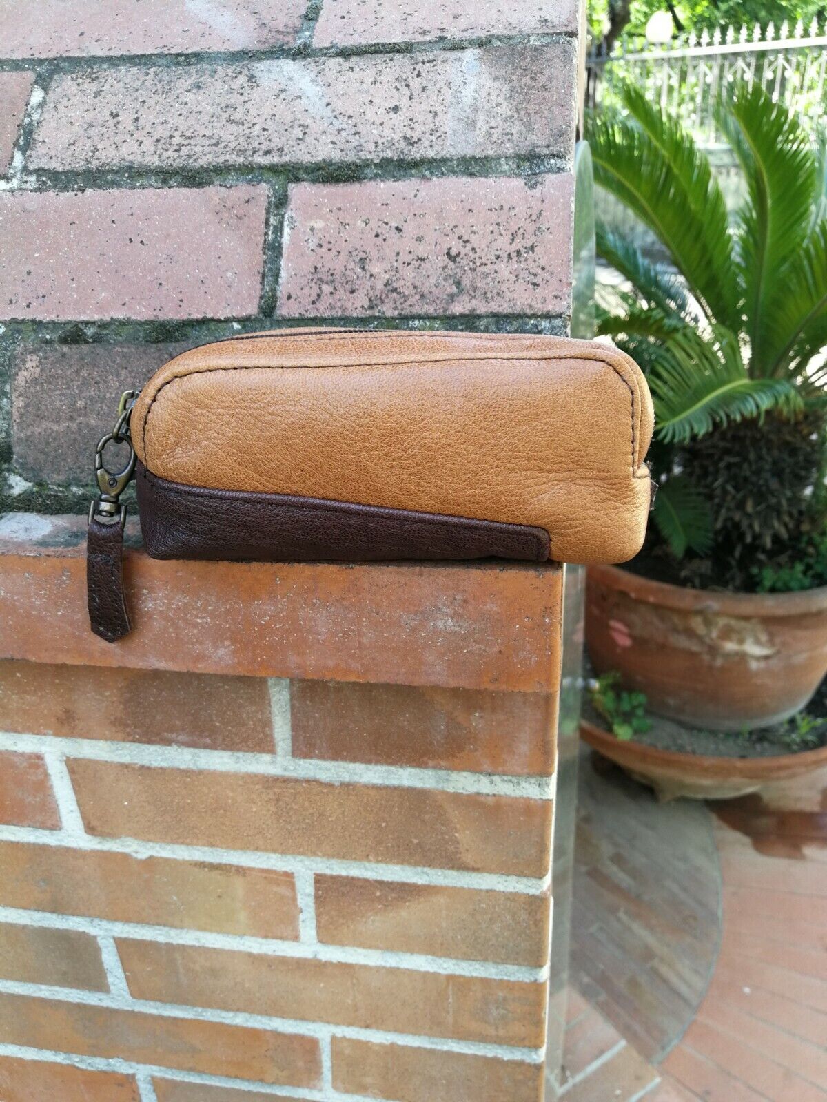 POCHETTE  CON PORTACHIAVI INTEGRATO IN VERA PELLE UOMO MOD: KIM MARRONE