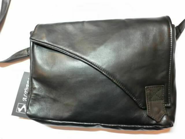 HANDGEFERTIGTE ECHTE LEDER-CROSSBODY-TASCHE, MOD: LUCAS - SCHWARZ