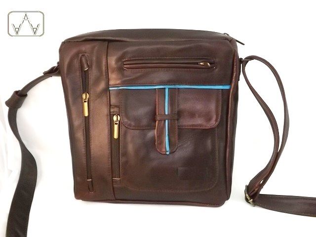 BORSA PORTA IPAD/TABLET A TRACOLLA IN VERA PELLE, MOD: DIA MORO/CELESTE