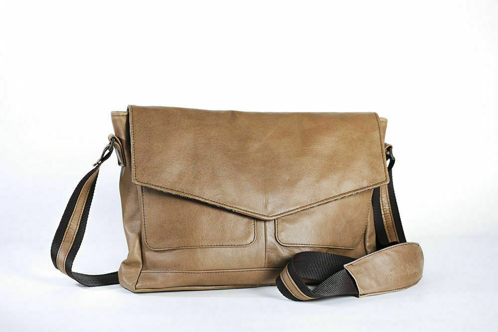 HERREN-MESSENGER-TASCHE AUS ECHTEM WEINLESE-LED, MOD: TOMMY - CAMEL