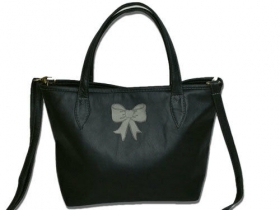 BORSA DA DONNA IN PELLE COLOR NERO.