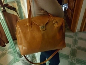 BORSA DA DONNA MODELLO BAULETTO REA