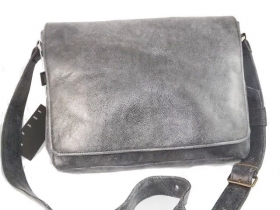 BORSA A TRACOLLA UOMO IN VERA PELLE