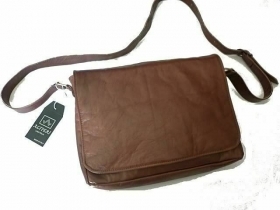 POSTINO MESSENGER BAG IN GENUINE LE